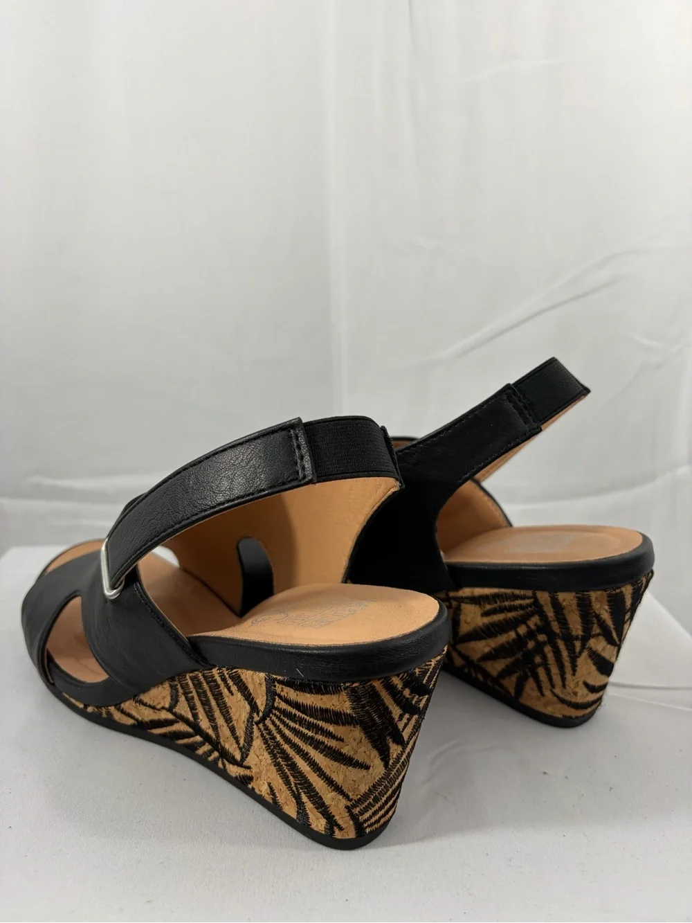 NWT Mootsies Tootsies Women’s Size 8.5 Black Tropical Elastic Wedge Sandals
